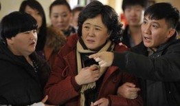 爹妈满院在线观看全集,温馨家庭喜剧，笑中带泪的亲情故事